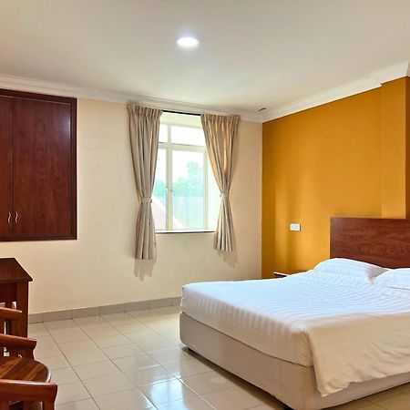 Tropicana Hotel Gemas Buitenkant foto