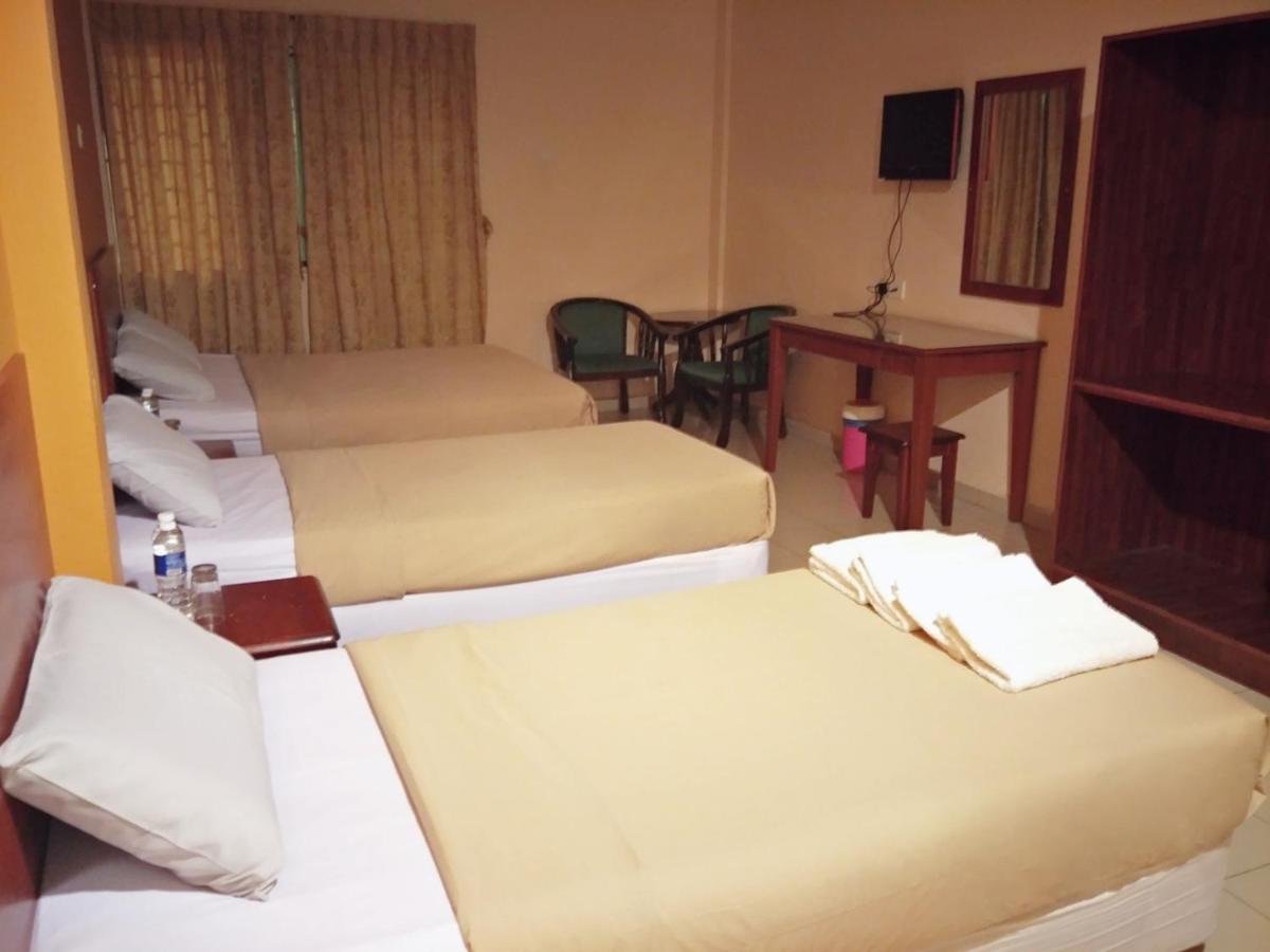 Tropicana Hotel Gemas Buitenkant foto